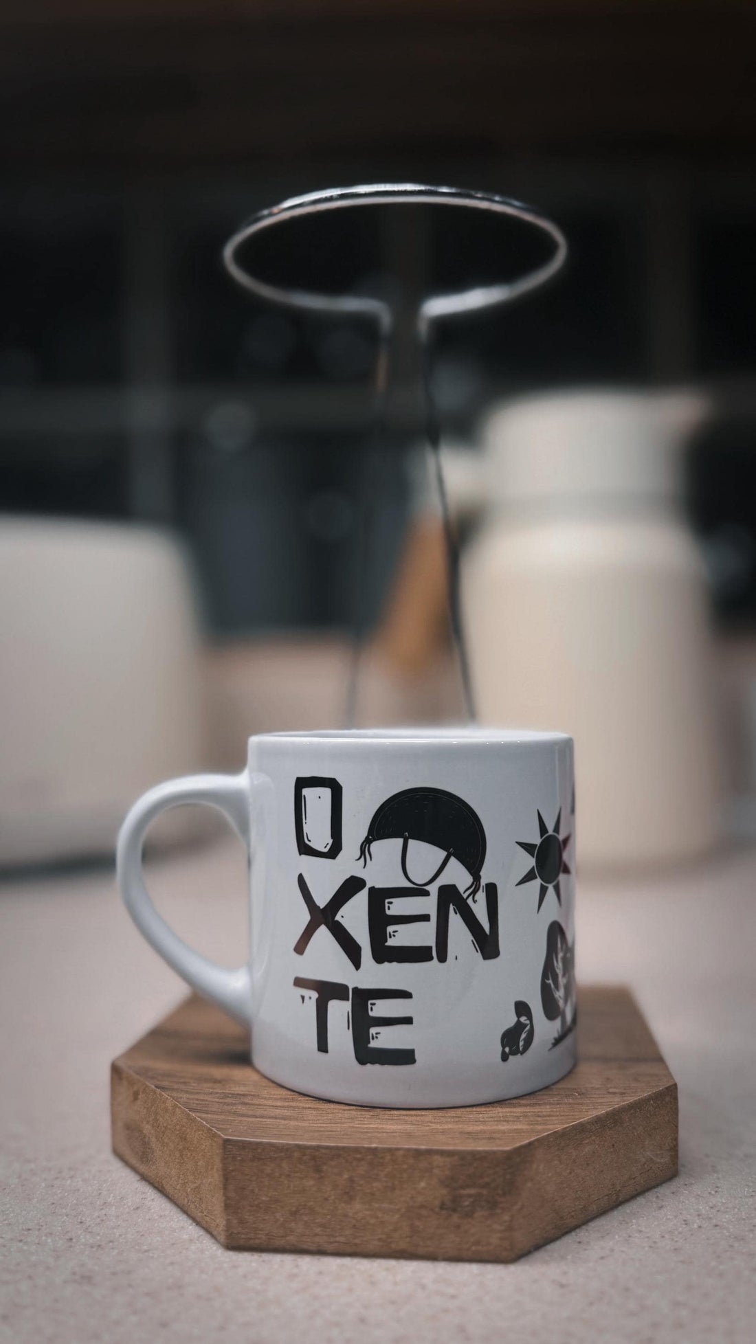 White espresso mug with 'Se avexe não' Brazilian Nordeste phrase in black