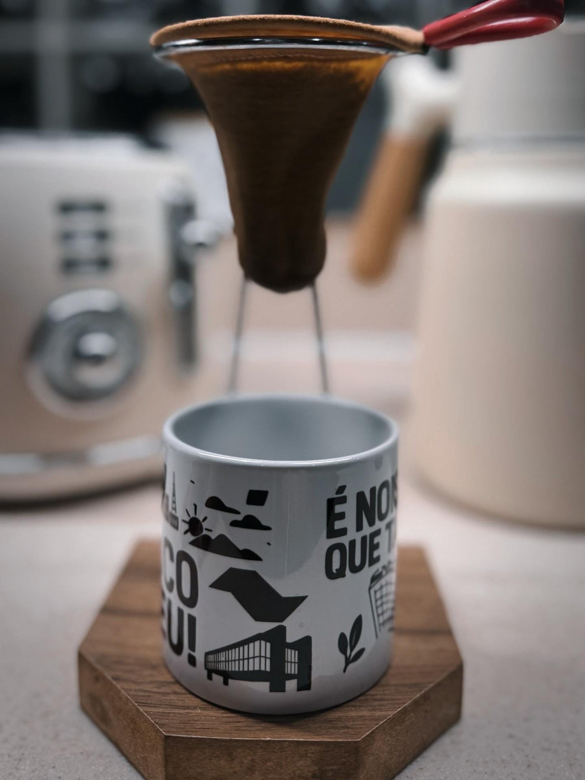 White espresso mug with São Paulo slang and city icons in black