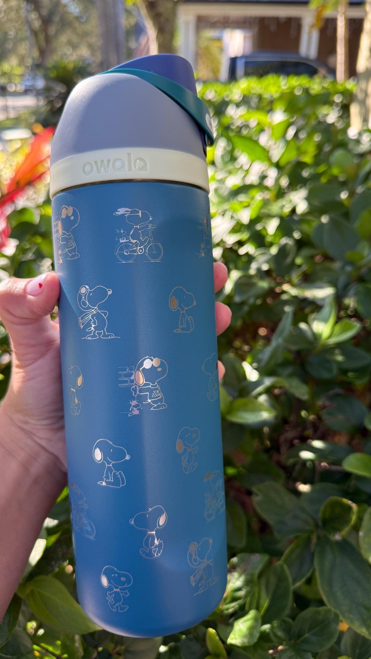Close-up of minimalist Peanuts engraving on a denim blue Owala