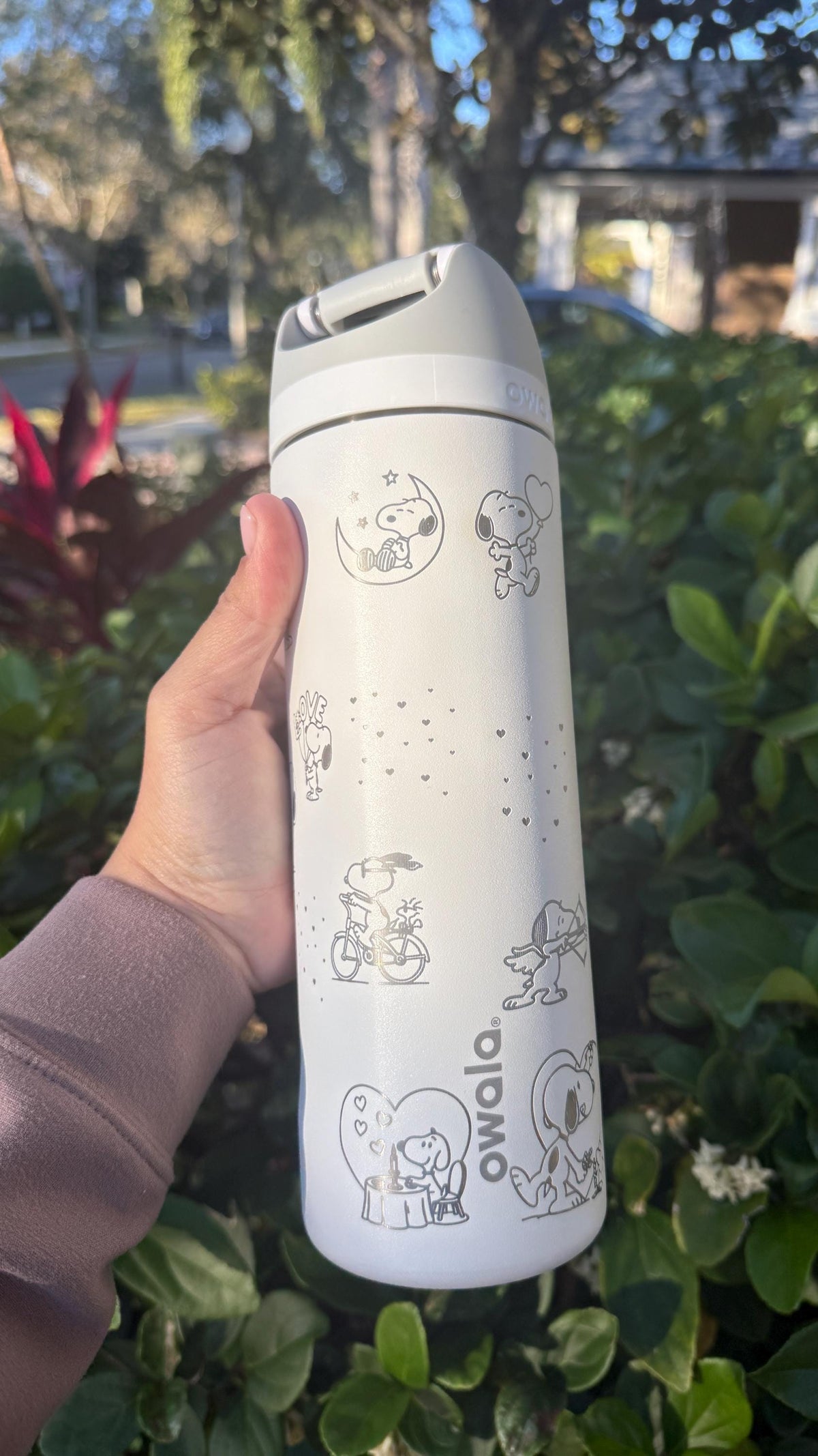 Side view of a white Owala with Snoopy Valentine's engraving